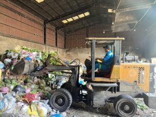 (NLĐO) – Thống kê của Quỹ Bảo vệ môi trường TP HCM, đến thời nay, TP còn khoảng 1.606 phương tiện thu gom rác cần chuyển đổi, với nhu cầu vay vốn là 265 tỉ đồngư